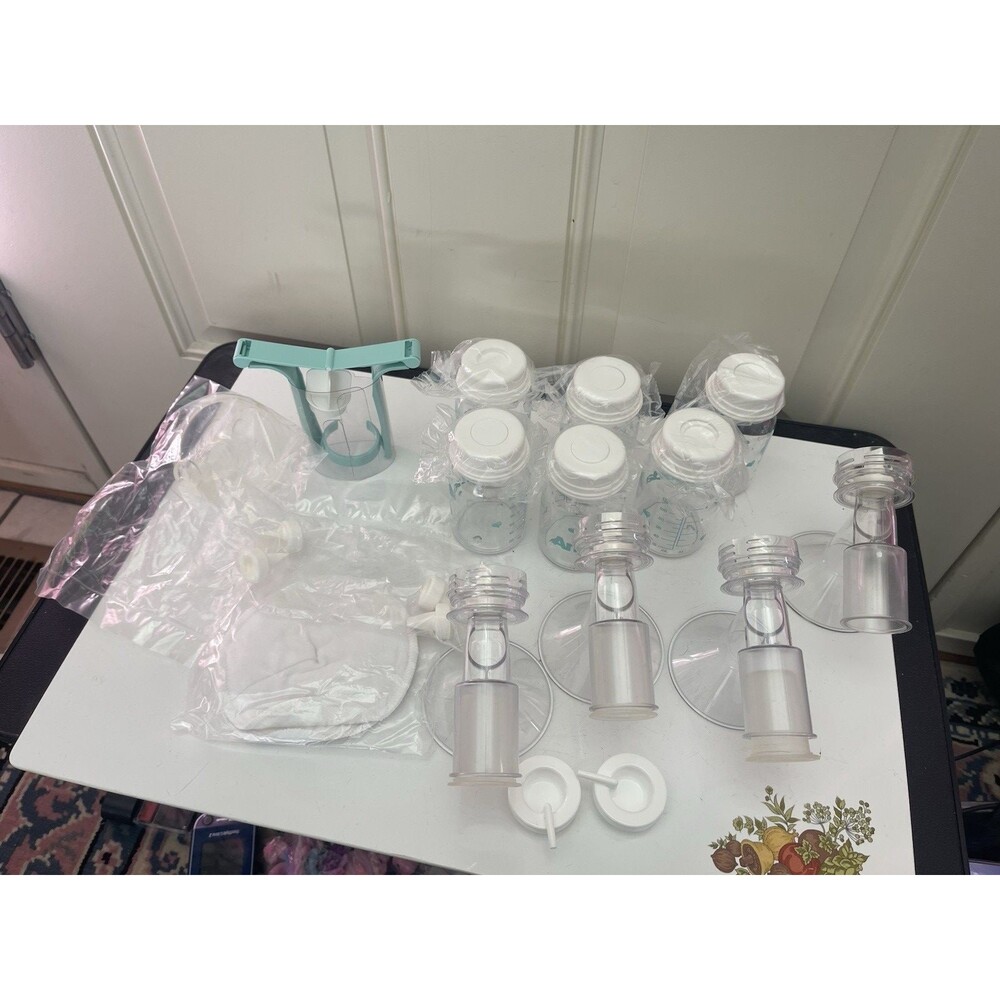 Ameda One Hand Portable Manual Breast Pump w Bottles Flanges Flexishield 17145